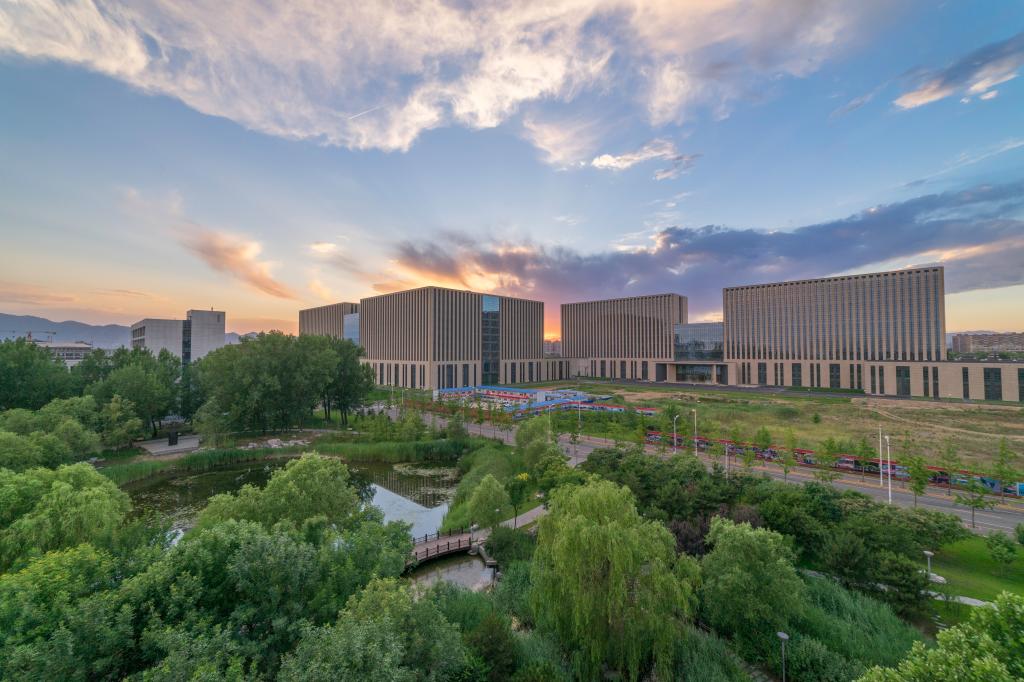 说明: https://news.buaa.edu.cn/__local/5/34/F4/0C0D1BC76F74883590F8EDFB7C5_96D85C77_19DD2.jpg